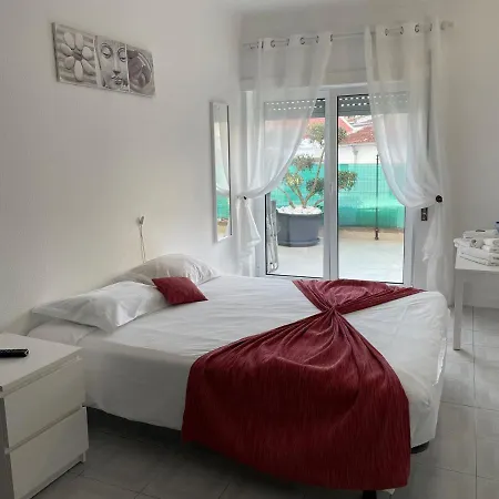 Stella Di Mare Local Πανσιόν *